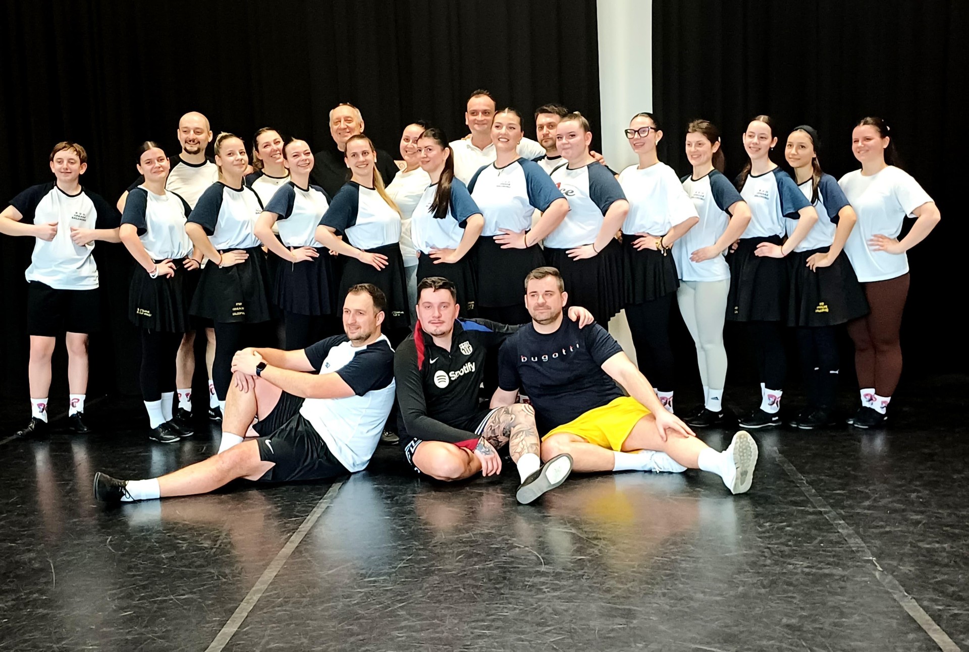 Prvi ansambl – Foto 1